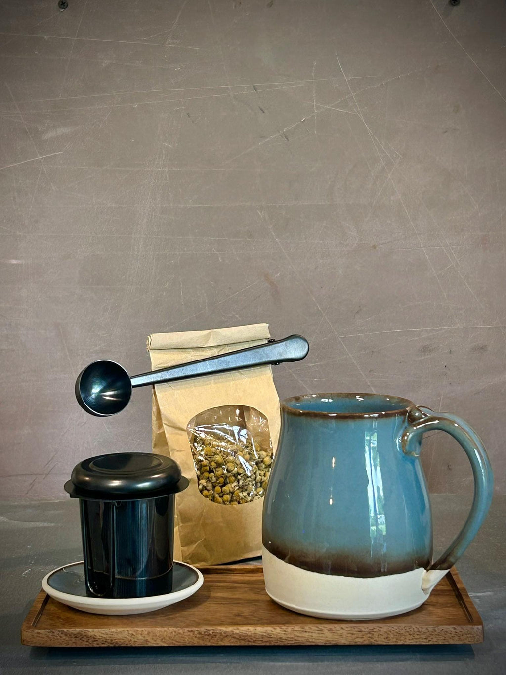 Handmade Loose Leaf Tea Gift Set | Ceramic Bell Mug with Lid, Stainless Steel Infuser, Tea Scoop & Acacia Tray | Riverdrift | GIFT Basket