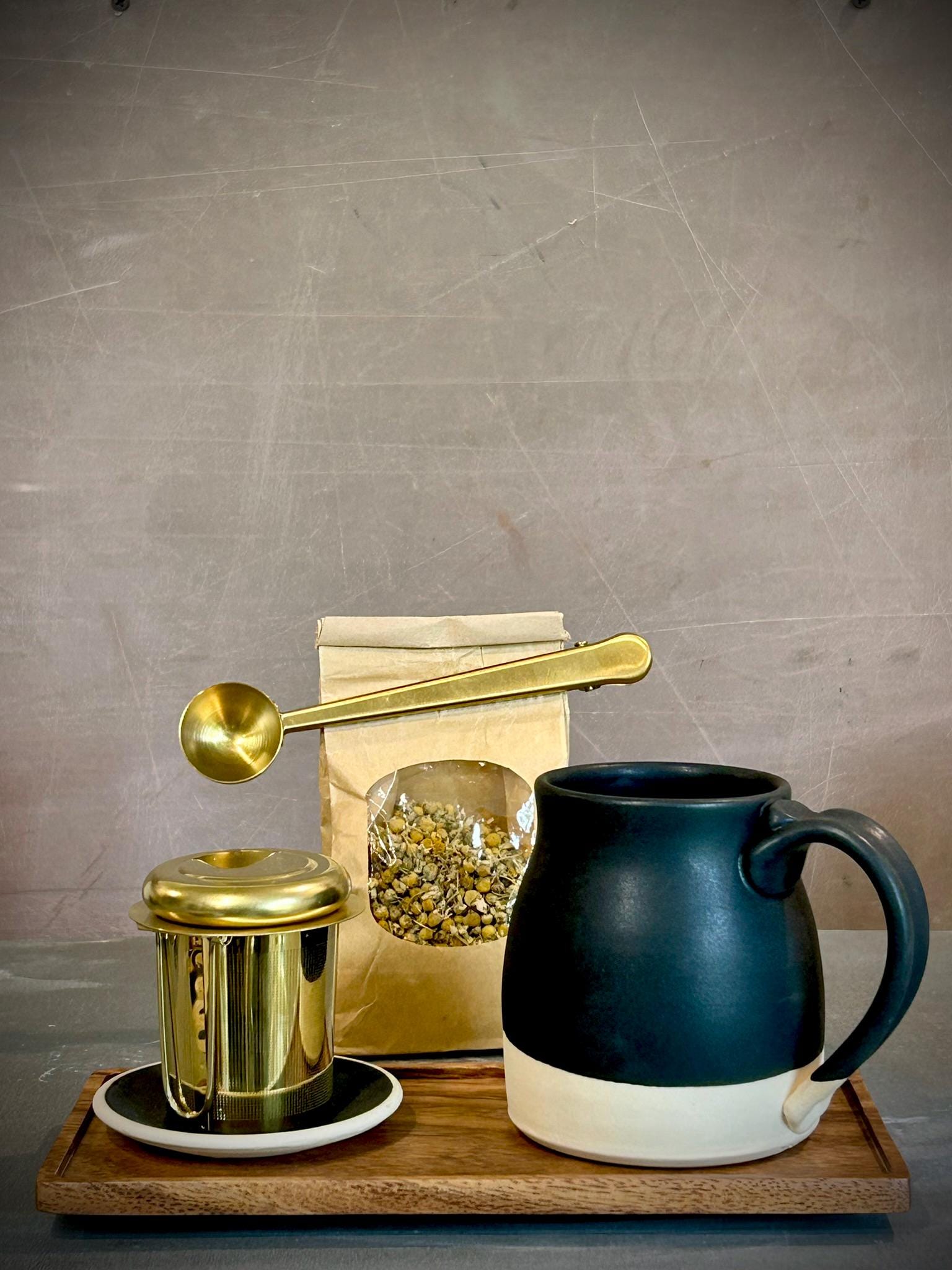 Handmade Loose Leaf Tea Gift Set | Ceramic Bell Mug with Lid, Stainless Steel Infuser, Tea Scoop & Acacia Tray | Blackstone | Gift Basket