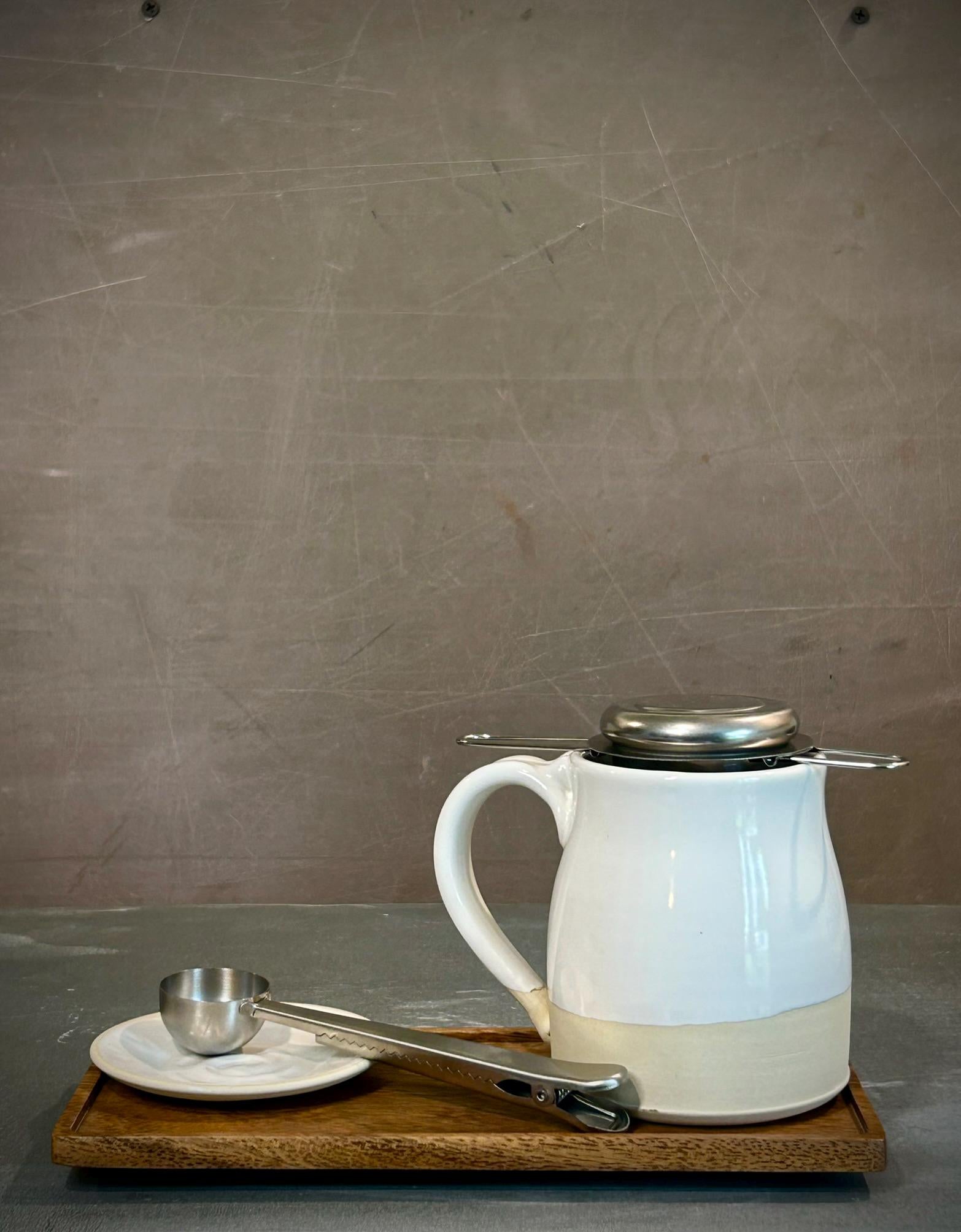 Handmade Loose Leaf Tea Gift Set | Ceramic Bell Mug with Lid, Stainless Steel Infuser, Tea Scoop & Acacia Tray | White Dove