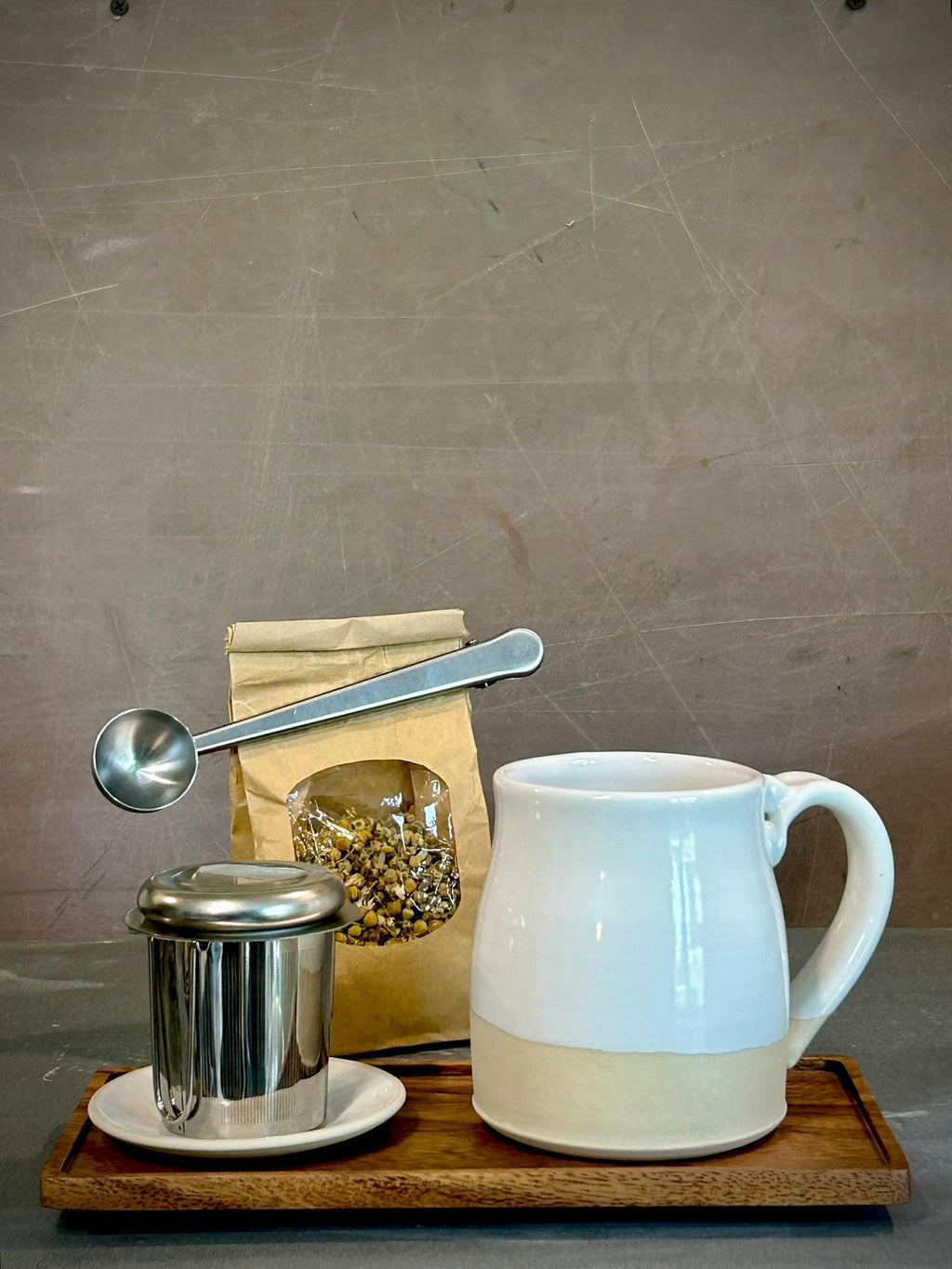 Handmade Loose Leaf Tea Gift Set | Ceramic Bell Mug with Lid, Stainless Steel Infuser, Tea Scoop & Acacia Tray | White Dove