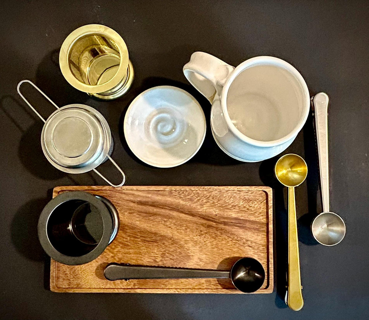 Handmade Loose Leaf Tea Gift Set | Ceramic Bell Mug with Lid, Stainless Steel Infuser, Tea Scoop & Acacia Tray | White Dove