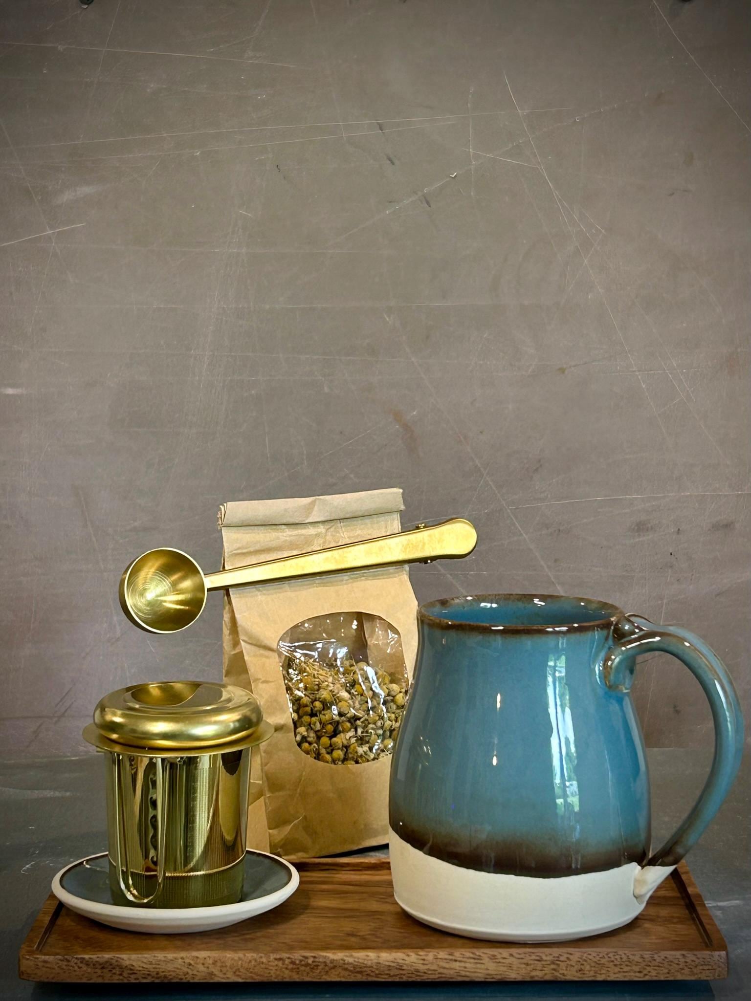 Handmade Loose Leaf Tea Gift Set | Ceramic Bell Mug with Lid, Stainless Steel Infuser, Tea Scoop & Acacia Tray | Riverdrift | GIFT Basket
