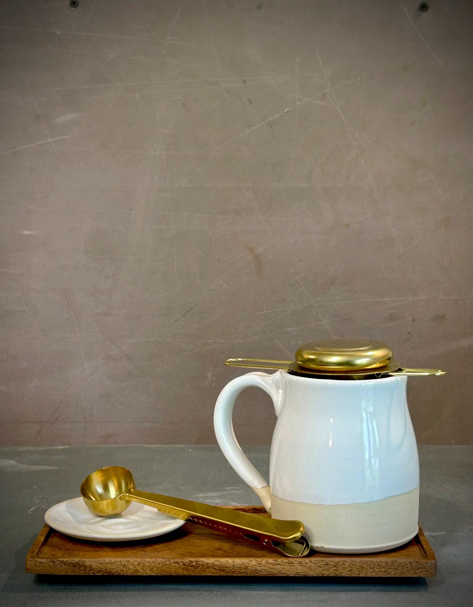 Handmade Loose Leaf Tea Gift Set | Ceramic Bell Mug with Lid, Stainless Steel Infuser, Tea Scoop & Acacia Tray | White Dove